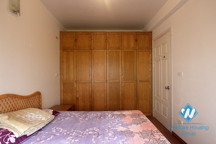 A spacious and brightly 2 bedroom apartment for rent in Xuan dieu, Tay ho, Hanoi